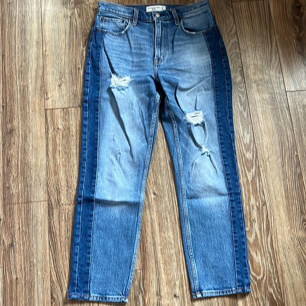 Abercrombie & Fitch The Mom High Rise Distressed Denim Jeans 27/4R